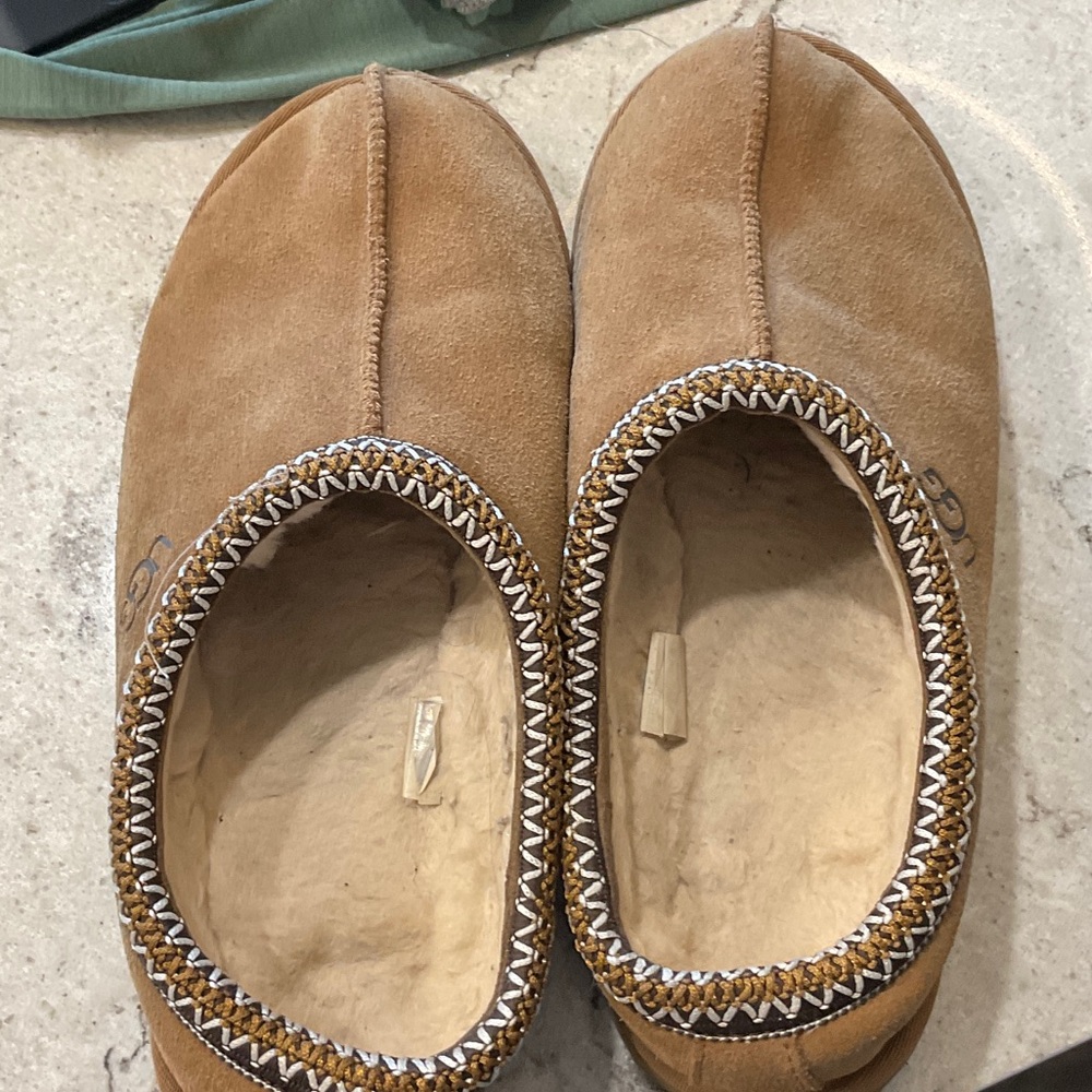 Ugg chestnut Tasmans used but good condition
